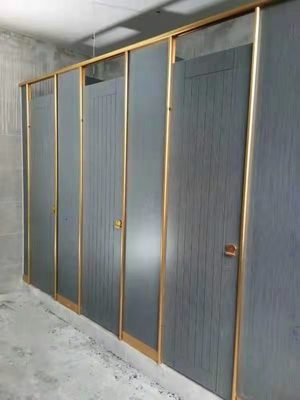 成都站洗手間隔斷定制 抗倍特板的優勢與應用